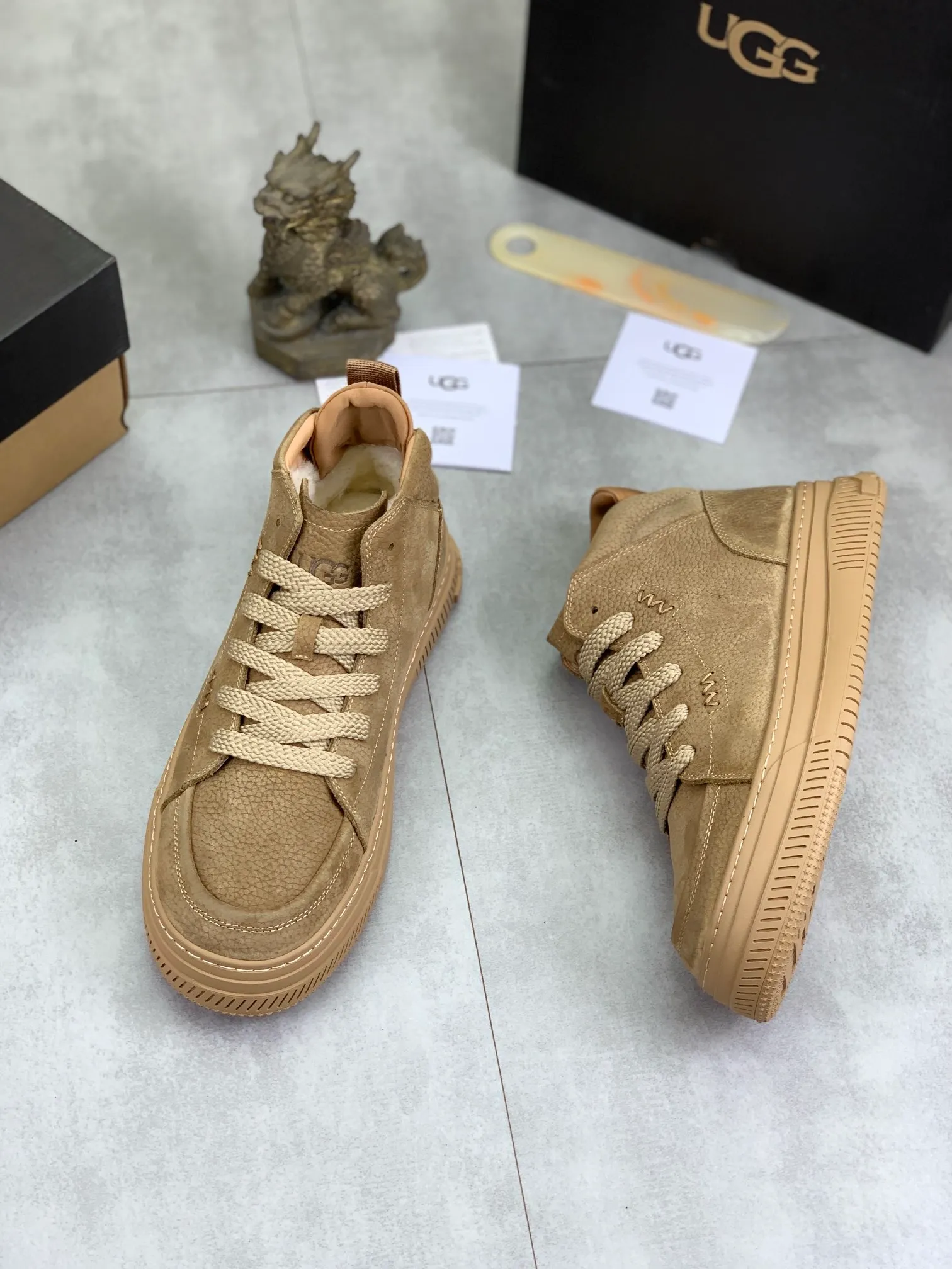 Men's Men's Shoes P620 [New Style] 💰 🆘 "Real Wool" [UGG] 👉 Popular men's shoes official website synchronization 🔰 Genuine quality [proud] is not comparable to the imitations in the general market 🌀 The upper is imported Italian frosted cowhide, and the lining: foot pad 🅰️ grade 🐑 real wool 👻 Only Grade A can show the effect The hand feels smooth and delicate 🔱The shoe shape is grand, only genuine factories can achieve it 🎄The perfect toughness of the original outsole 👻⬛️ allows customers to bid farewell to one-time consumption. Real wool lining, super warm. 4⃣️Color options available Size: 38-44